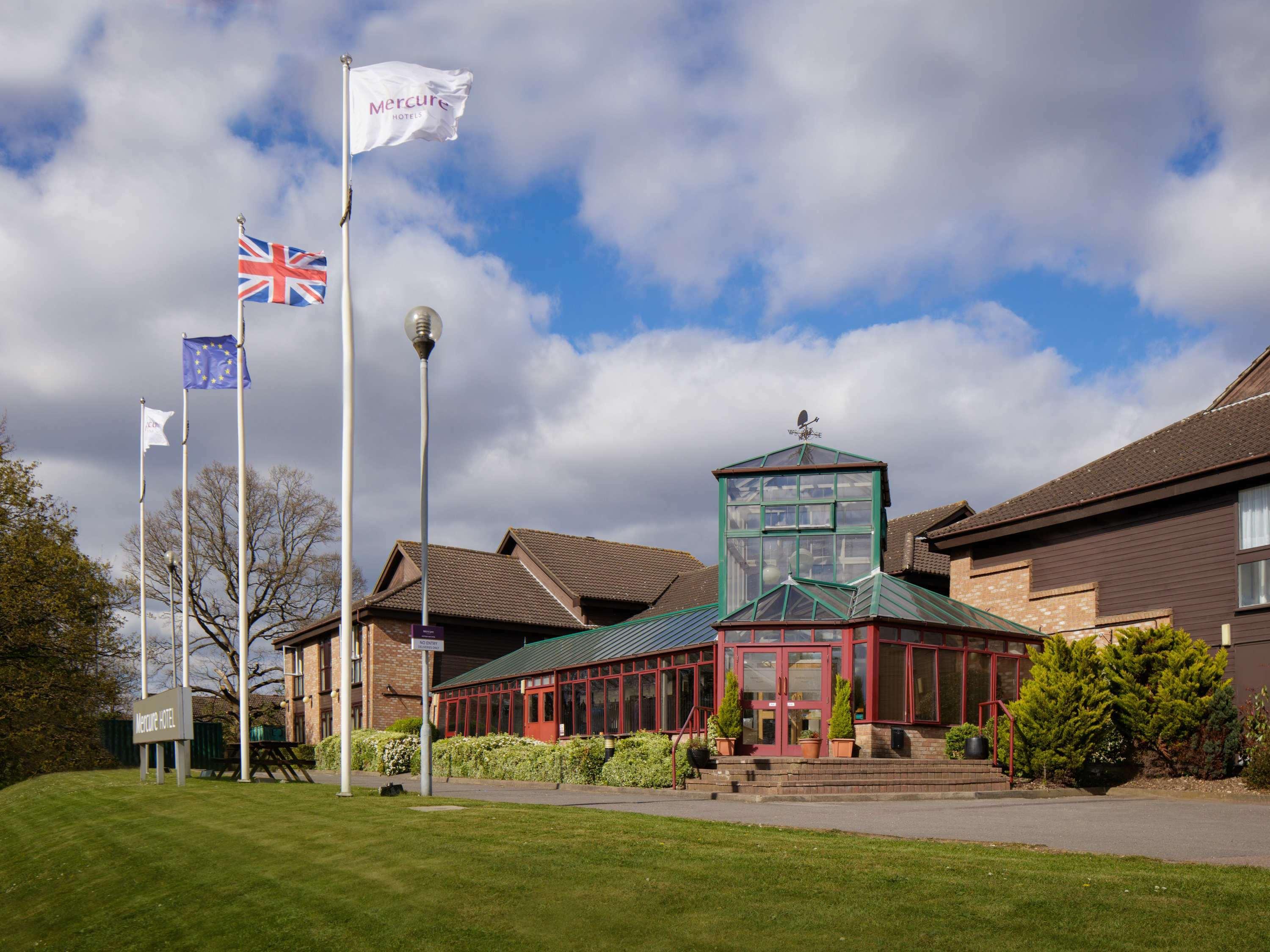Mercure Hatfield Oak Hotel Esterno foto