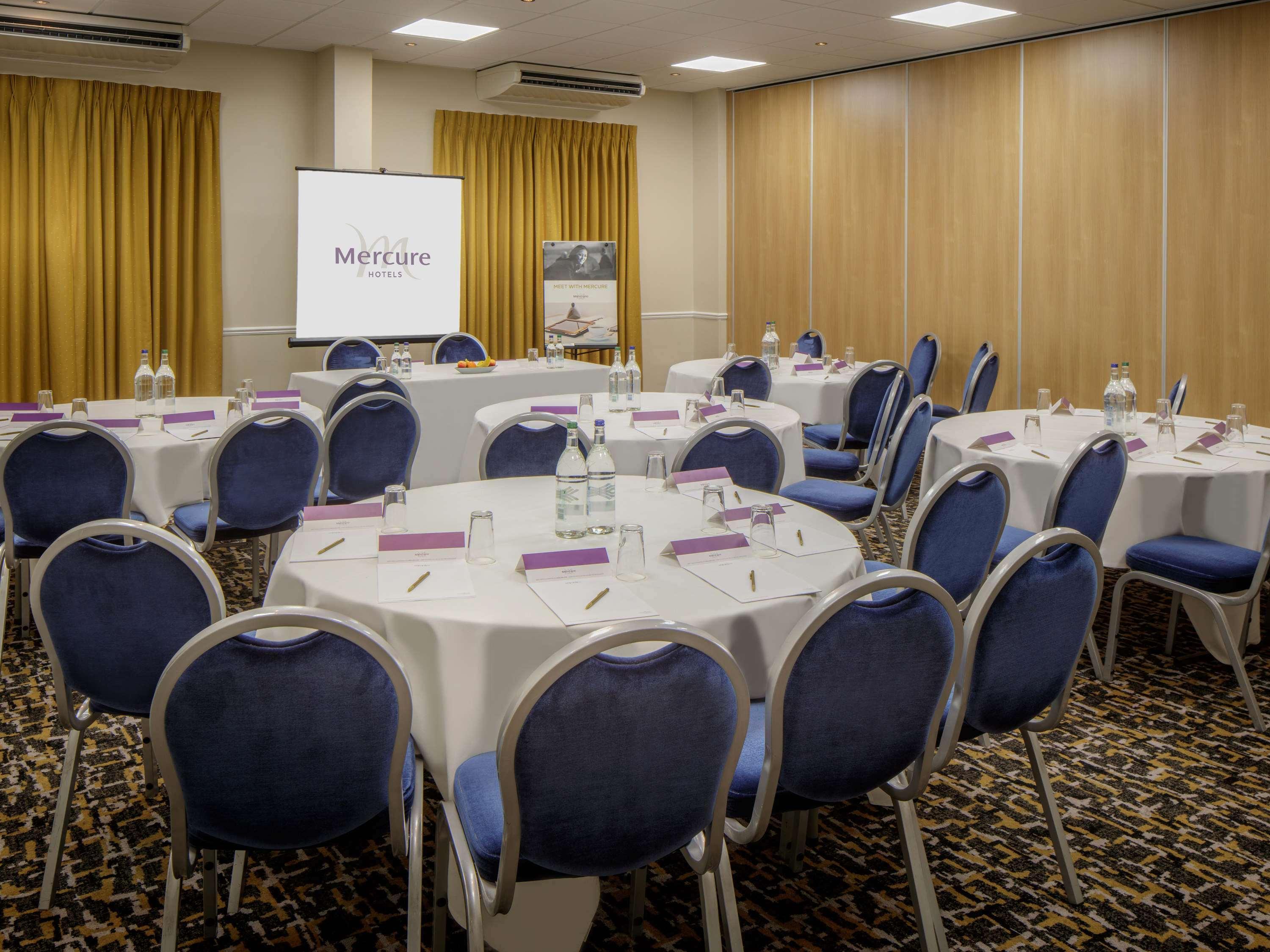 Mercure Hatfield Oak Hotel Esterno foto