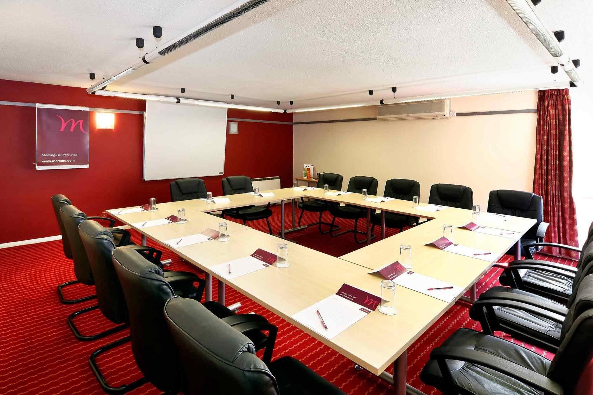 Mercure Hatfield Oak Hotel Esterno foto
