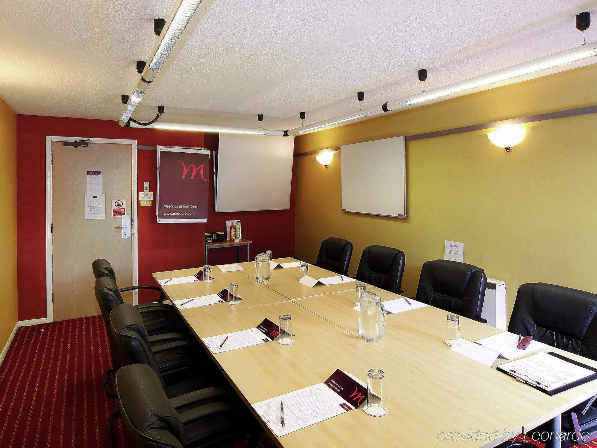 Mercure Hatfield Oak Hotel Esterno foto